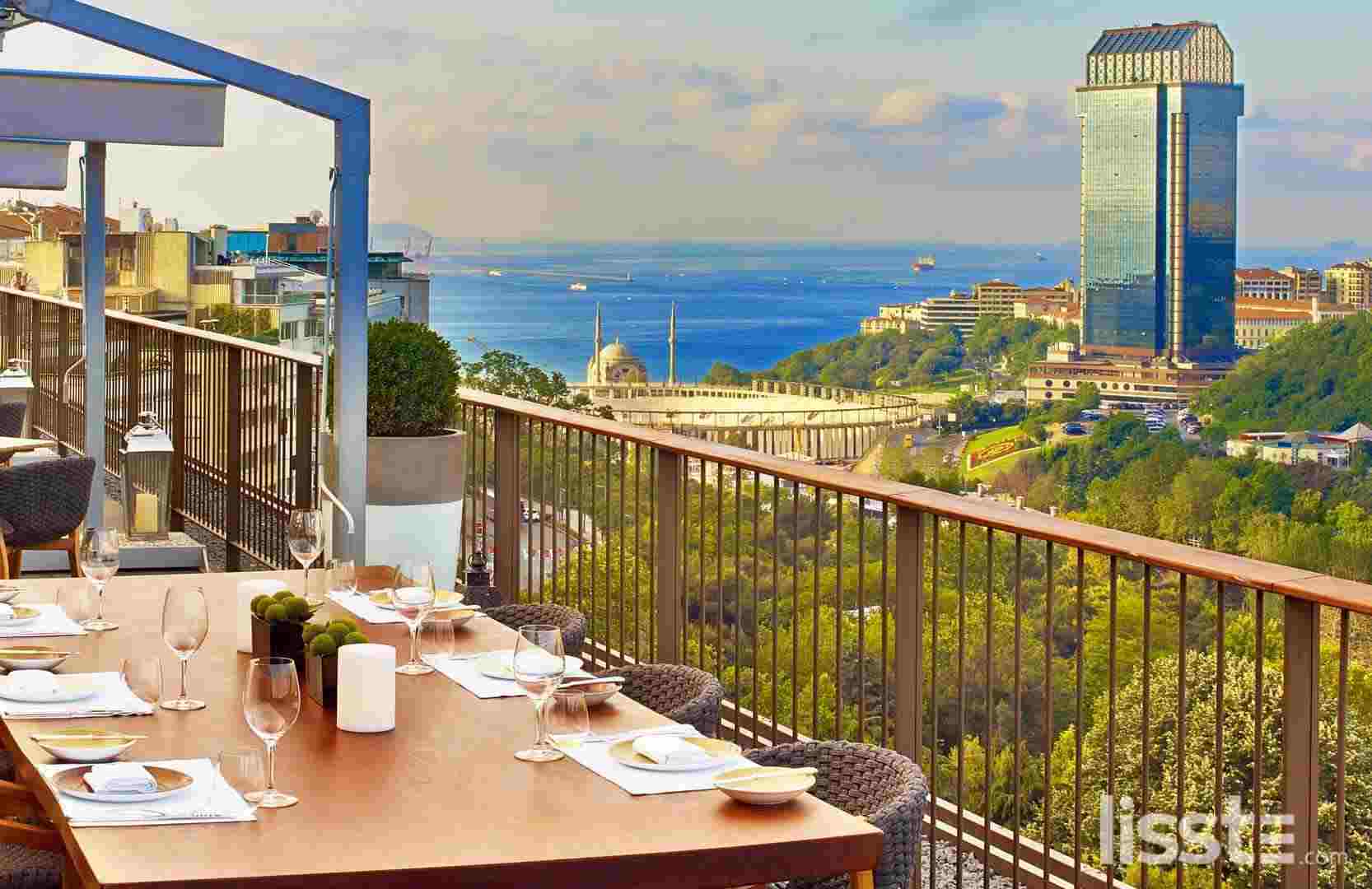 st regis-1560348732.jpg